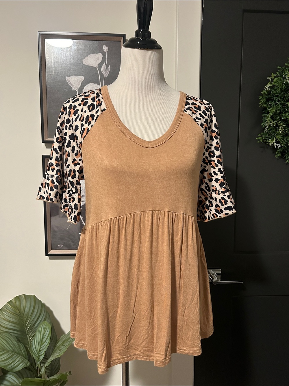 🐆 S Tan Peplum Top with Leopard short Sleeve loose stretchy knit